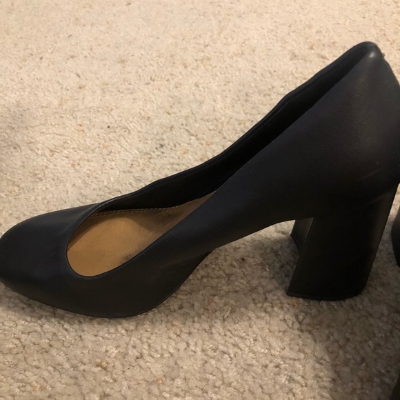 Gianni Bini black dress shoes size 9.5 - Picture 3 of 3